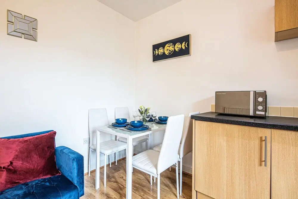 Cosy 1 Bedroom Private Patio by Opulent