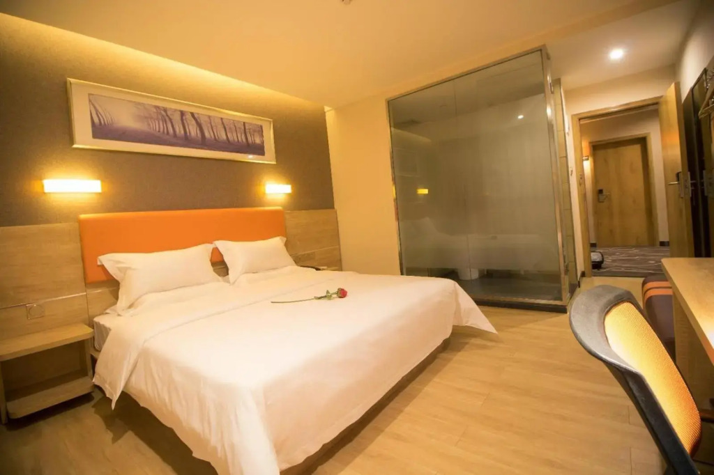 7Days Premium Yizhou Train Staiton Branch