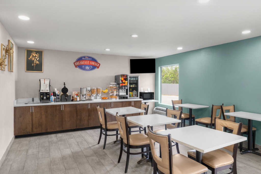 Baymont by Wyndham Iowa Lake Charles