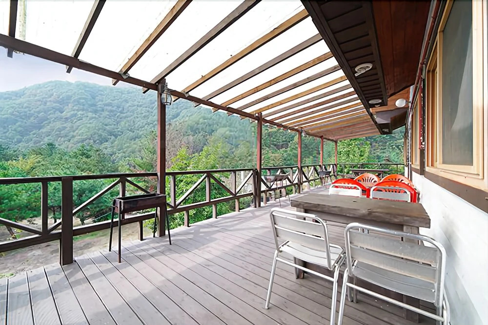 Pocheon Lakeside White House Pension