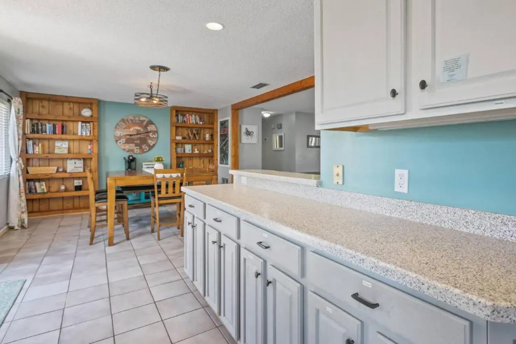 Beach Bungalow 700