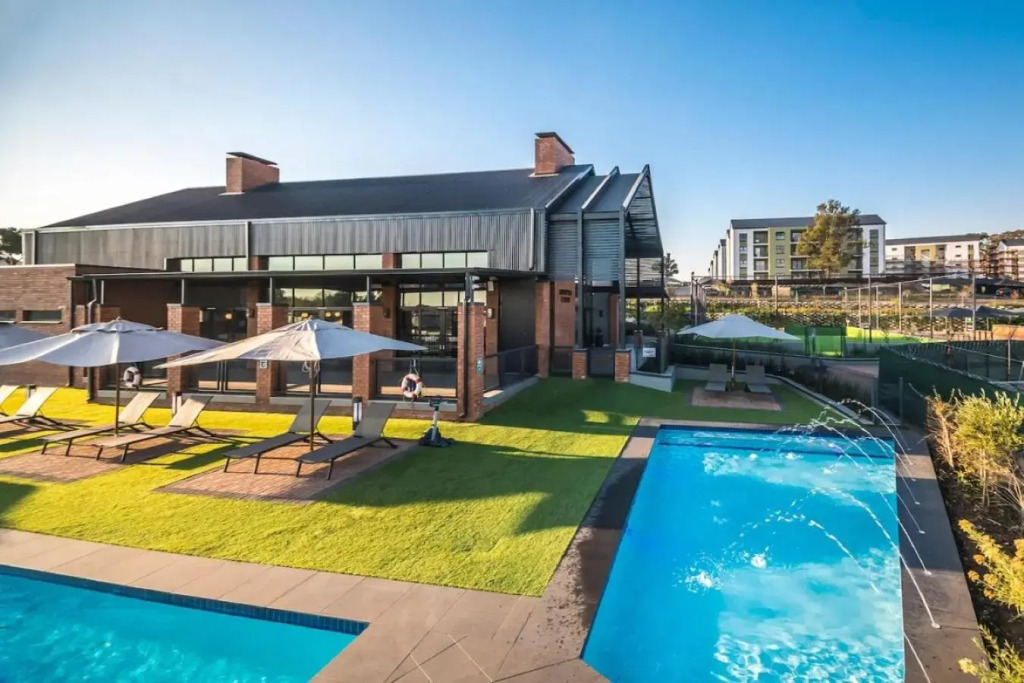 Charms and bows studio apartment -near ORT airport
