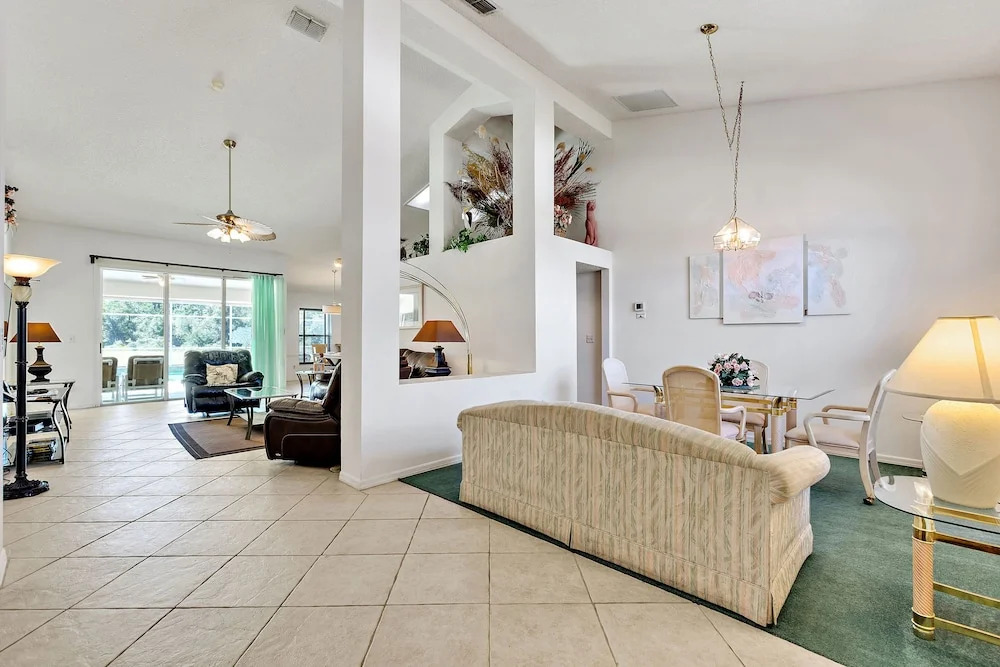 Pvt Water Views : Tranquil, Tropical 5 Beds w/ Spa