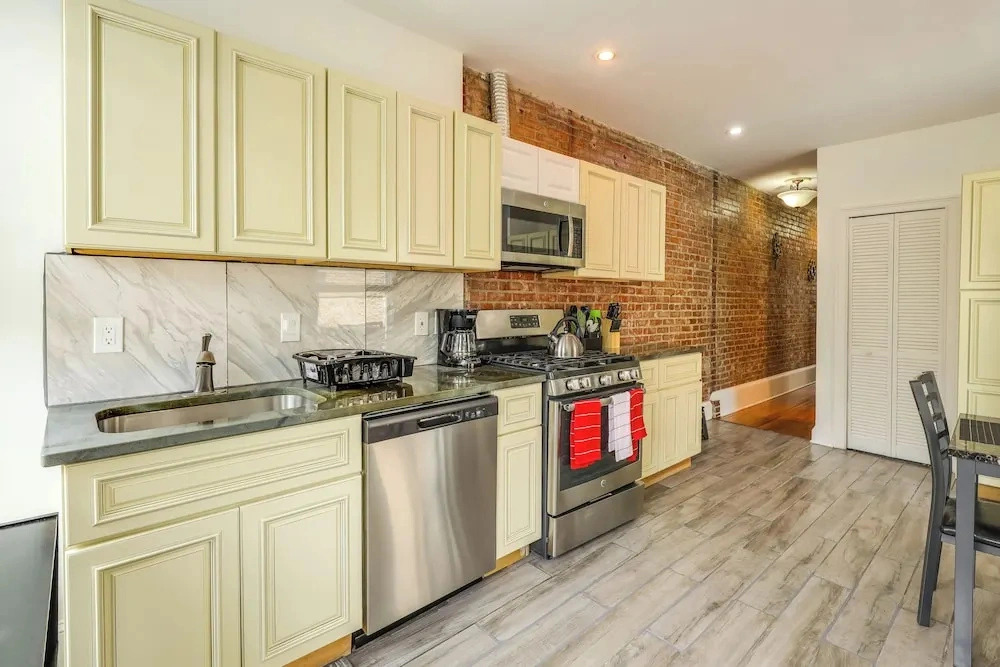 2 Mi to National Mall: Wfh-friendly DC Townhome