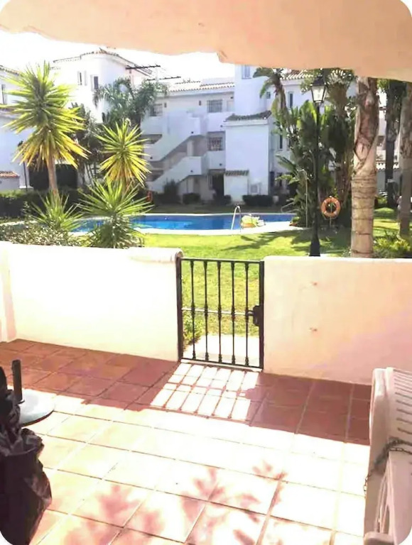 Beach Apartment - Sleeps 6, Pool & Private Terrace