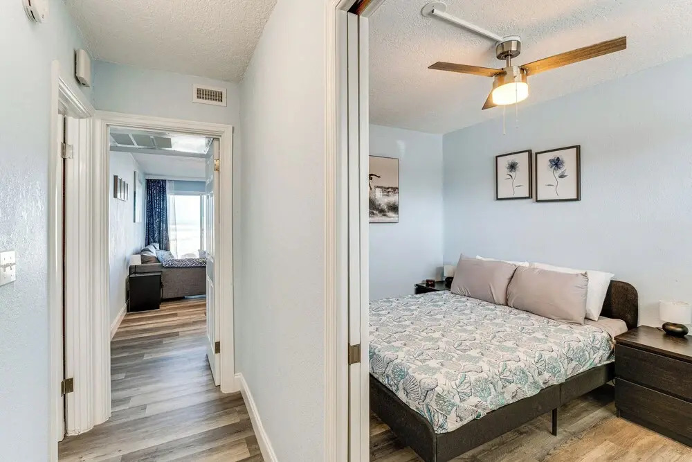 Cozy Daytona Beach Condo - Steps to Ocean!