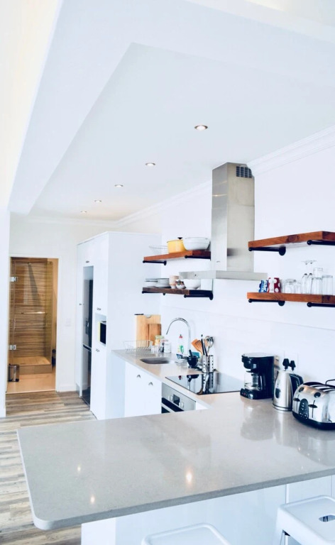 Bright 2 Bedroom Apartment in Cape Town City Centre