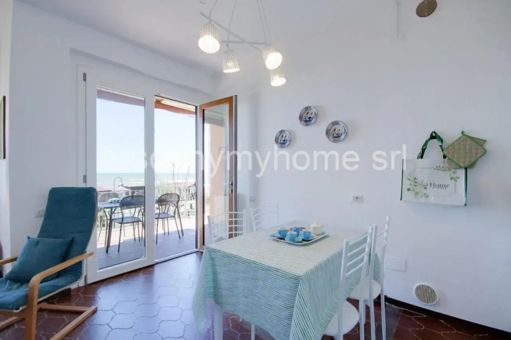VELA terrazza sul mare con 2 camere e parcheggio