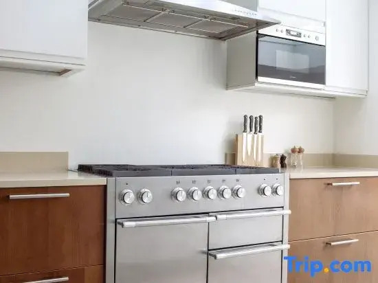 Luxury 5-Bedroom town house in Brook Green, Centra
