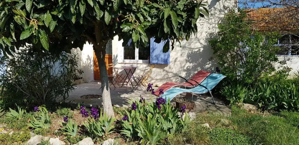 Petite maison refaite à neuf dans mas du 19ème siècle