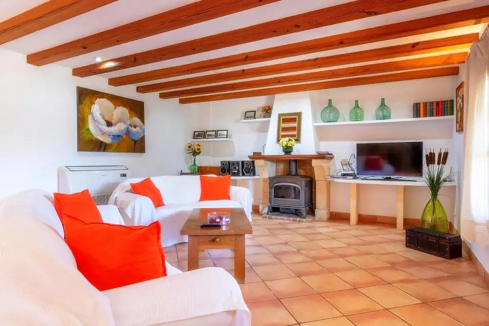 Villa in Búger with private courtyard