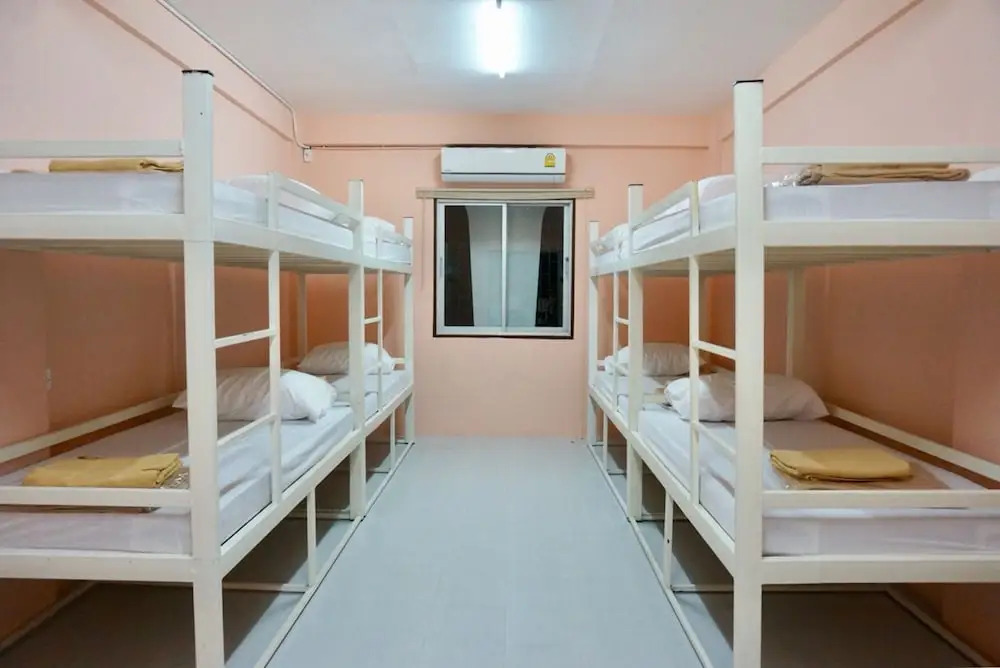 ROOM 218 - Dorm for rent - Adults Only