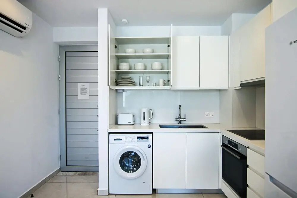 Phaedrus Living: Seaside Executive Flat Harbour 203