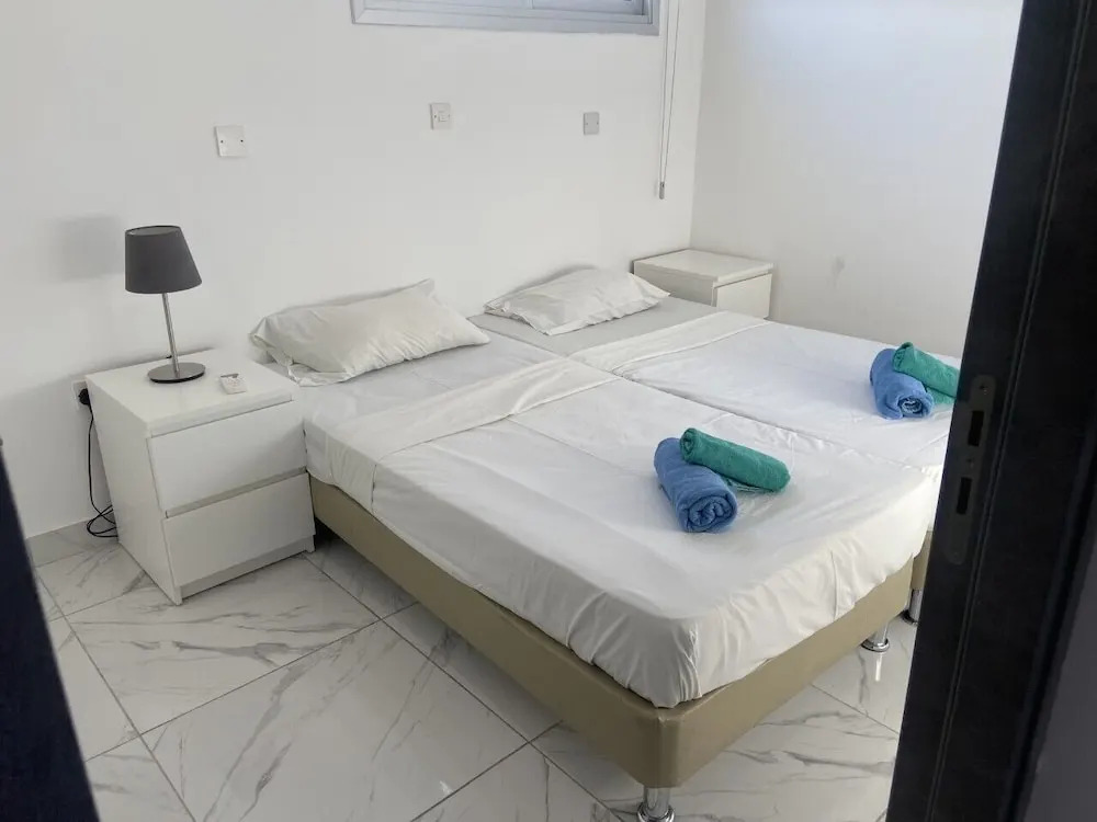 Nissi Avenue Suites