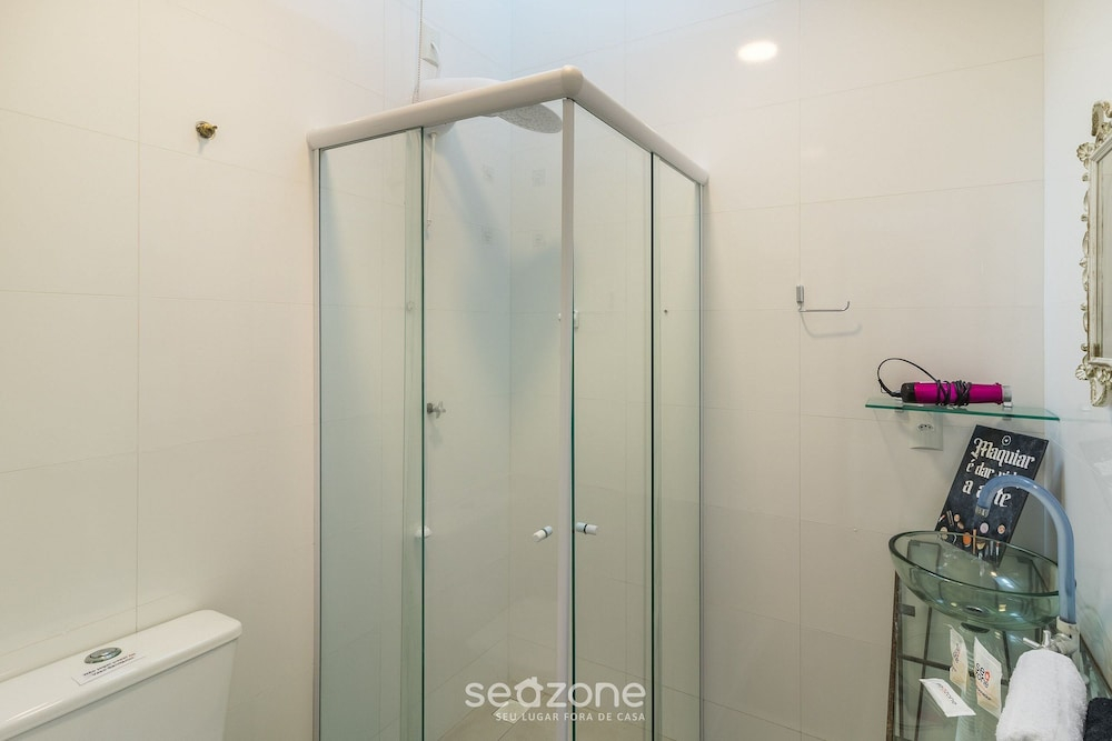 Two-story House With 2 Suites in Pereque Bfj0506