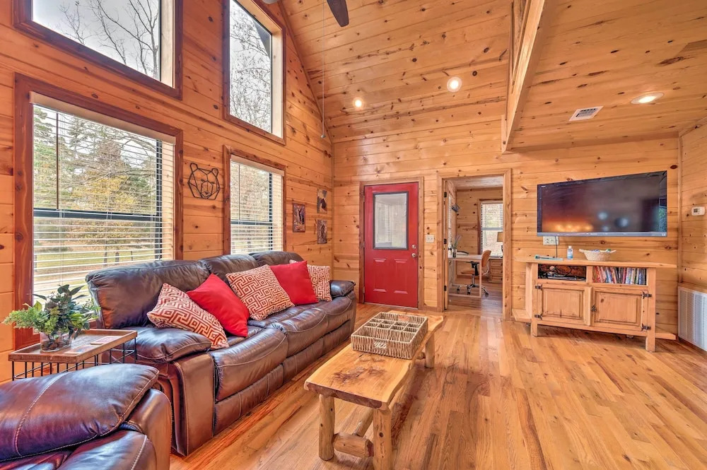 Hot Tub: 'little Bear's Pond' Broken Bow Cabin