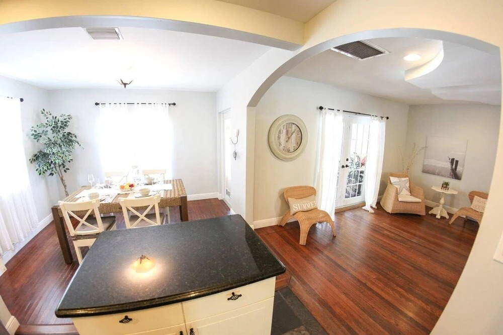Beautiful Home Close To The Beach w Pool & Patio