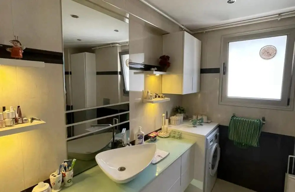 Central Apartment Near Sea With Balcony in Karsiyaka Zmir