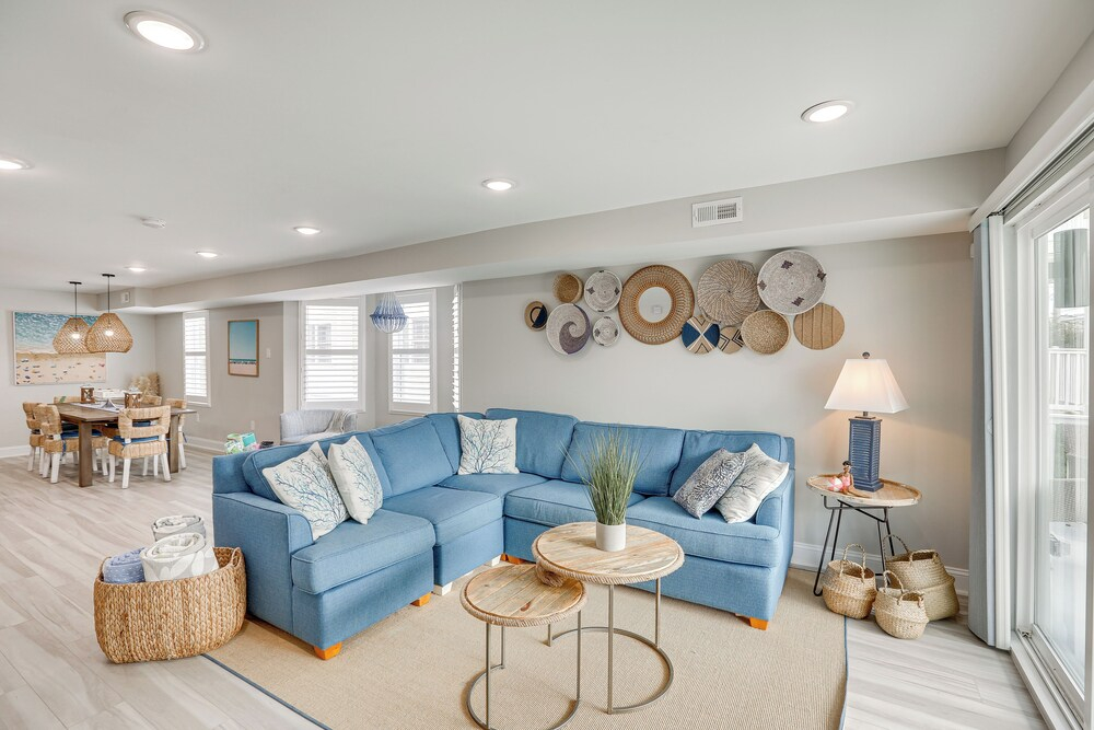 Wildwood Home w/ Deck - Walk to Beach + Boardwalk!