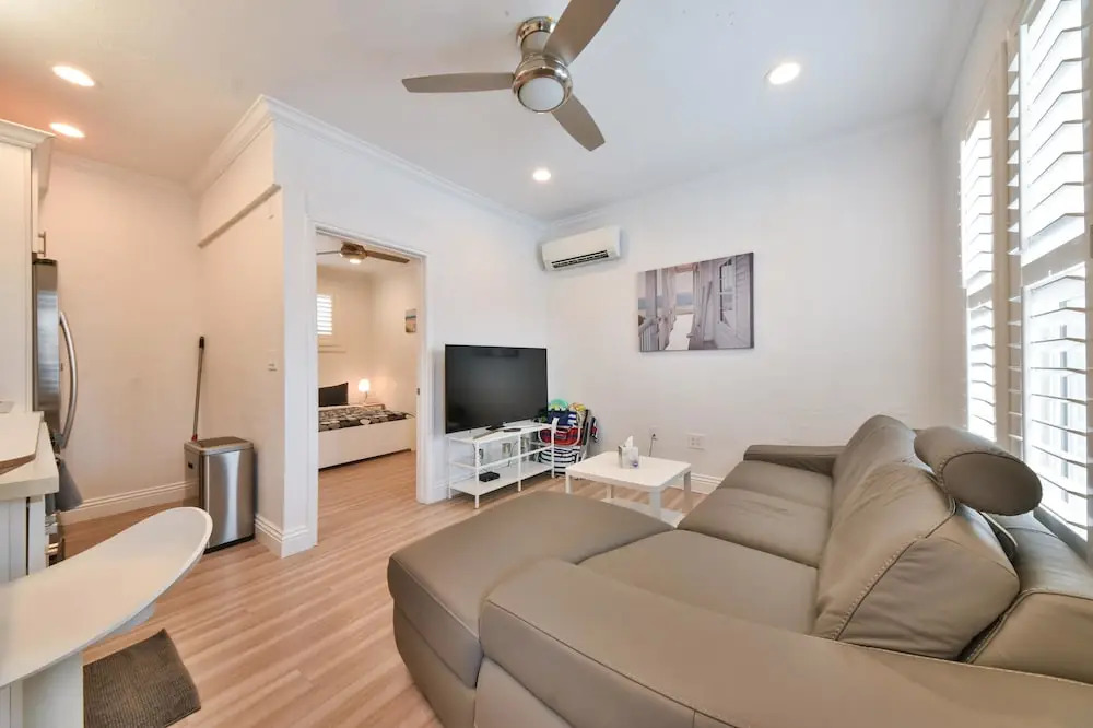 A4 Cozy Modern Beach Home With AC Steps From the Beach and Bay