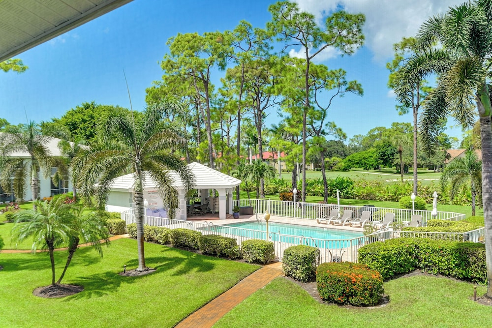 Snowbirds Welcome! Naples Resort Condo Near Golf