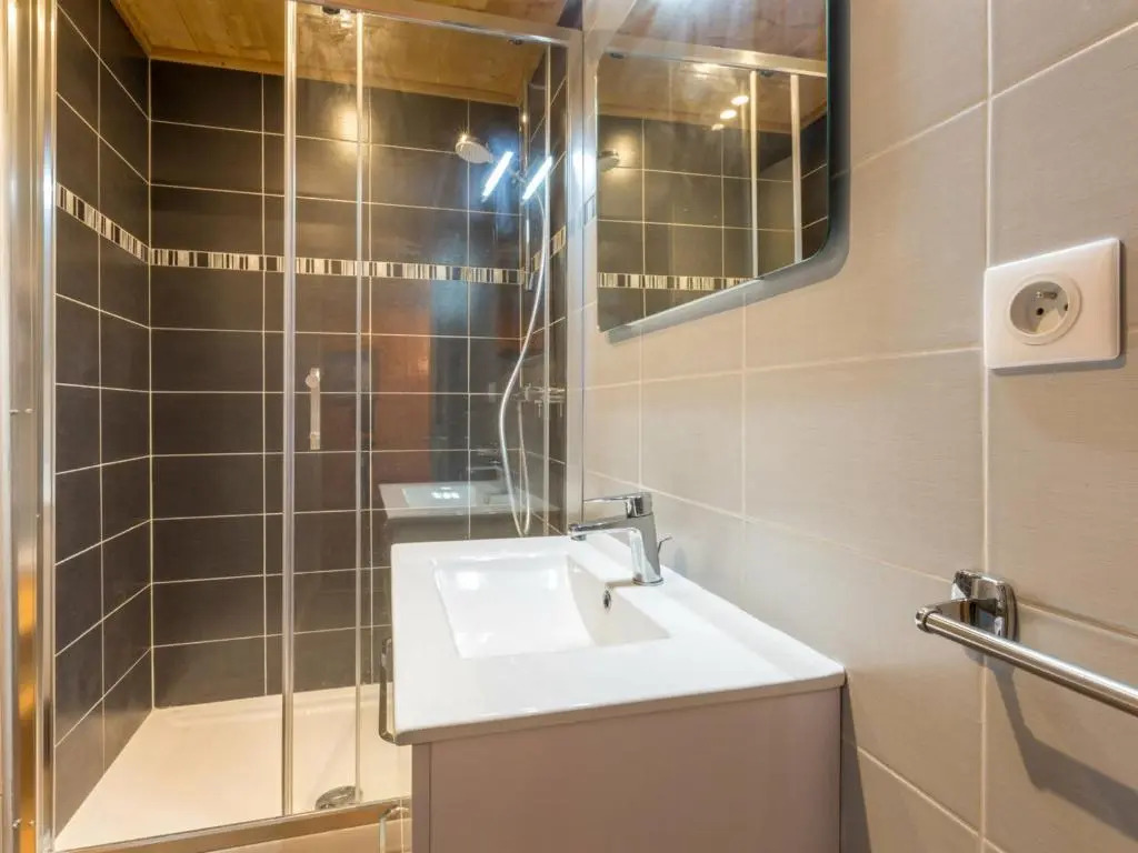 Appartement* pour 6, Sud, proche pistes et commerces - FR-1-304-82