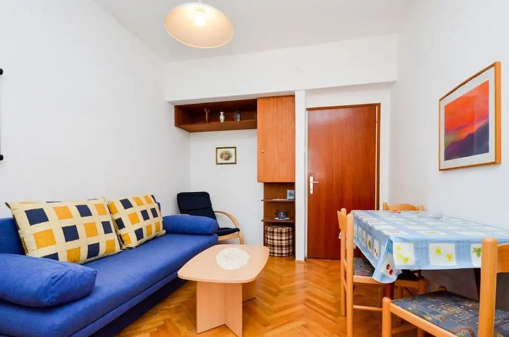 Apartment and Rooms Biserka