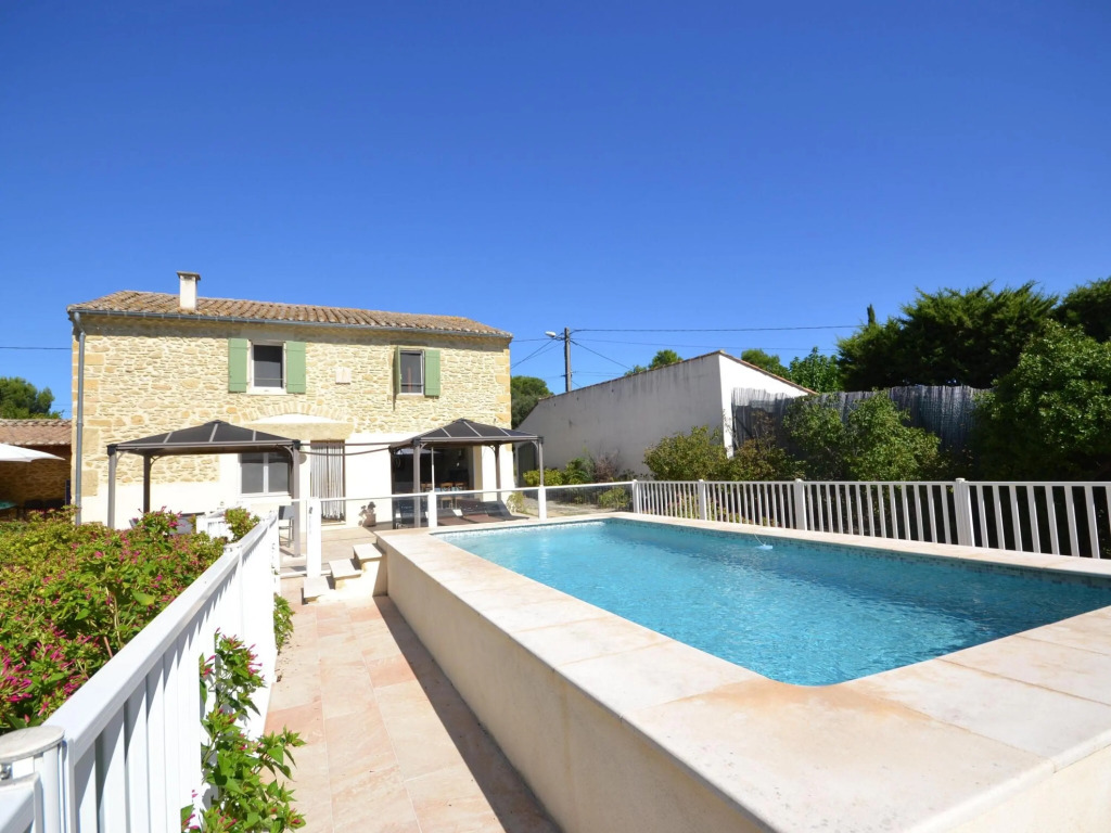 Beautiful holiday home with enclosed, private swimming pool near the village of Aubais.
