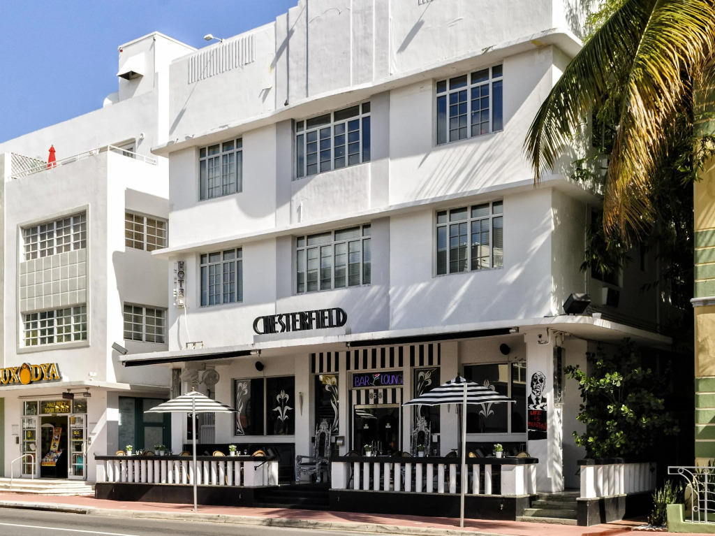 Chesterfield Hotel & Suites