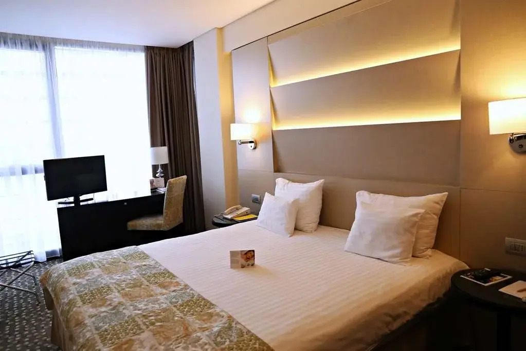 Golden Tulip Victoria Bucarest