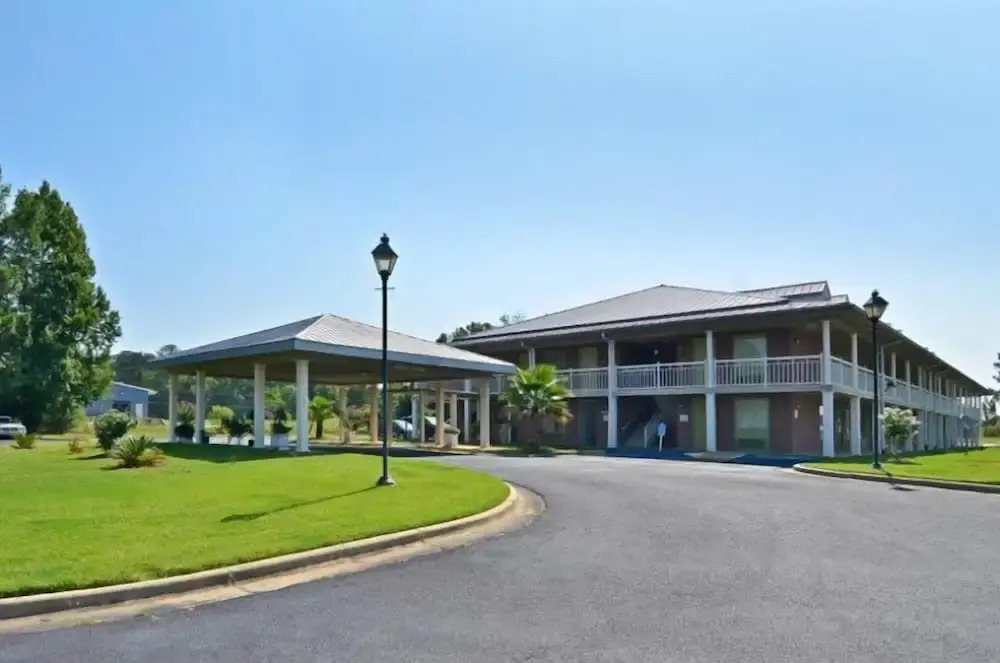 Motel 6 Sandersville, GA