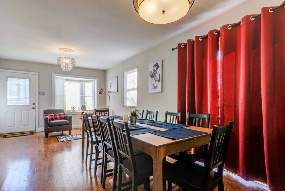 Beautiful modern colonial house 10m to DC