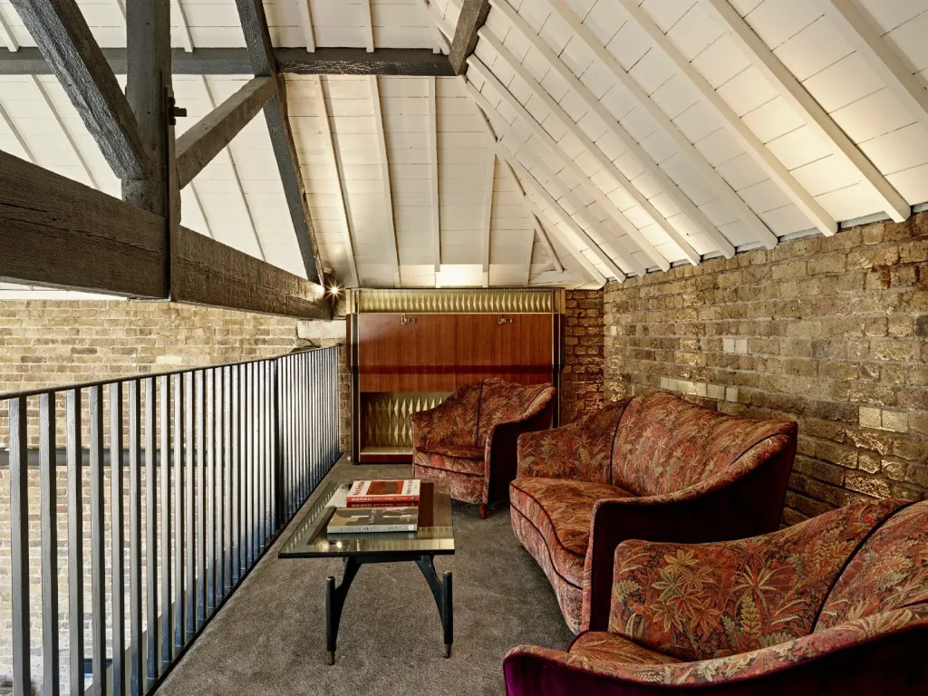 One of a Kind Victorian Luxury Loft in Clerkenwell