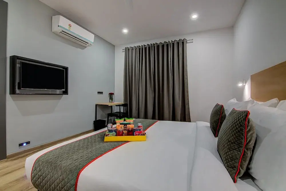 OYO Townhouse 040 Global Village Tech Park