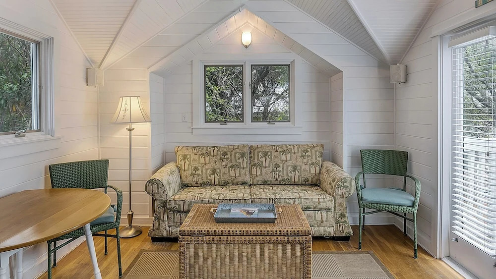 Located in Seaside - Sleeps 4