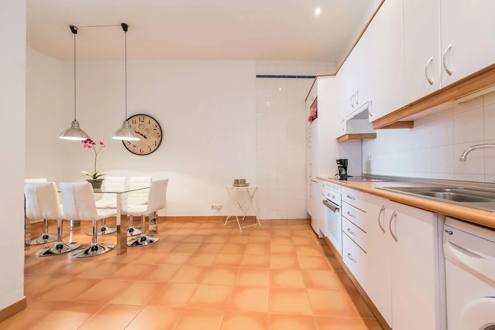 Plaza Santa Ana Apartment