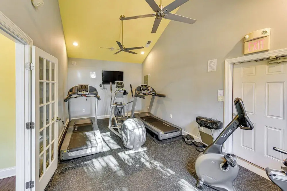 2 Mi to Beach: Townhome w/ Breezy Balcony!