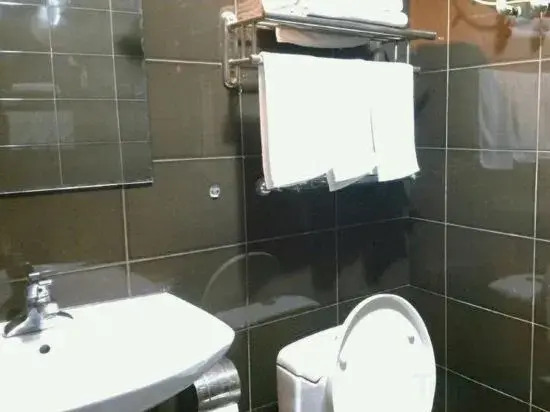 Tieling Traffic Hotel