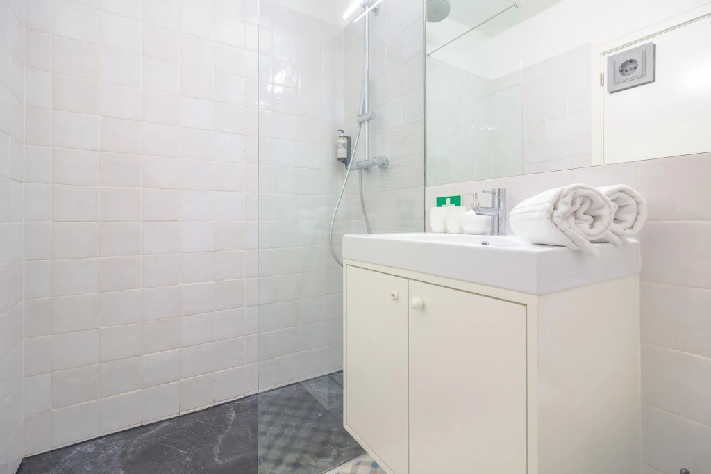 Tower 1F in Oporto With 1 Bathrooms