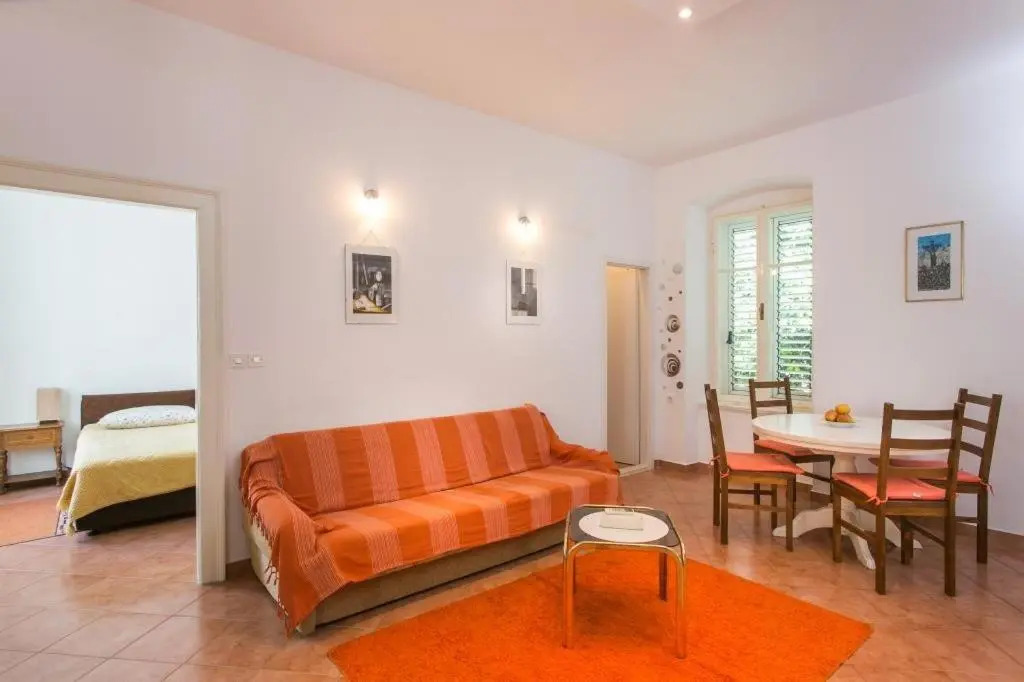 Apartment Tranquilo- Two Bedroom Apartment With Garden View