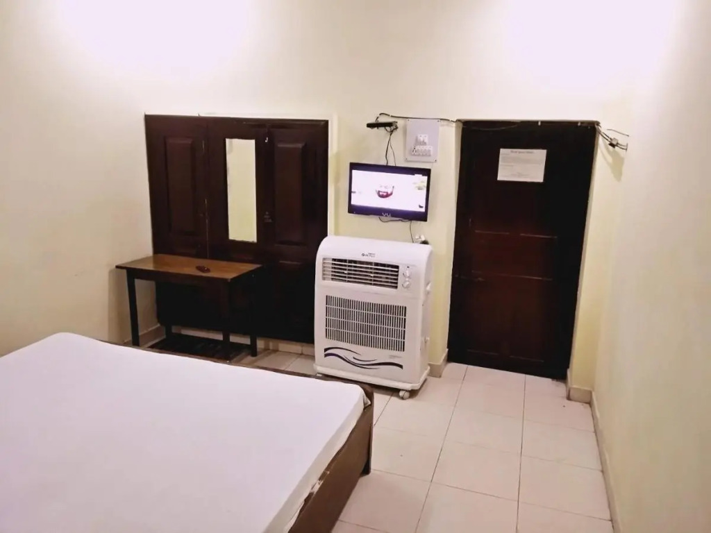 Roop Guest House