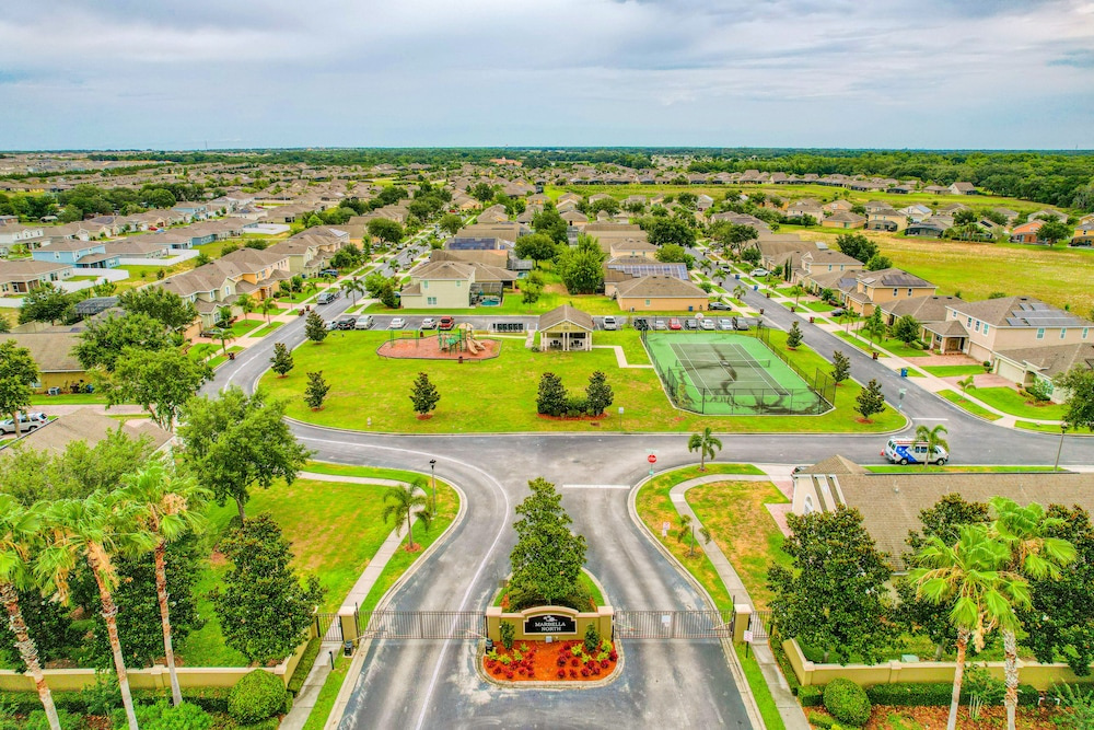 Home in Gated Community W/private Heated Pool, air Hockey, Tennis, Clubhouse