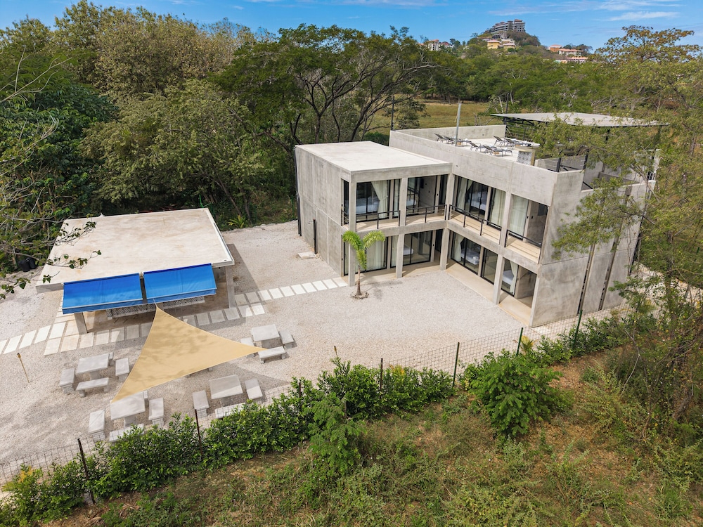 Nelblu Flamingo Suites