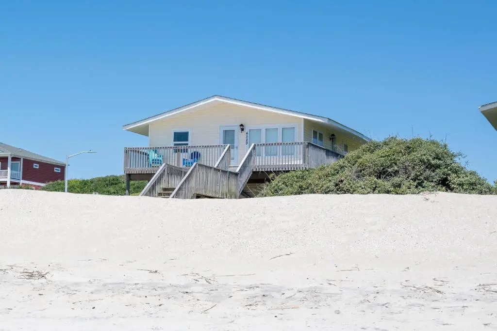 Windward Mark by Oak Island Accommodations