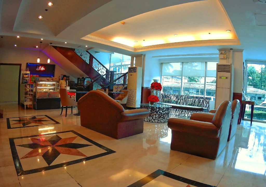 Golden Peak Hotel & Suites powered by Cocotel