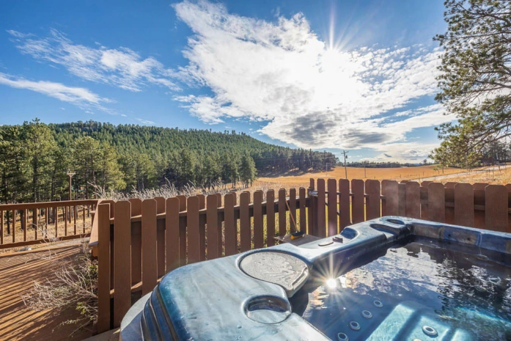 Peaceful Pines 5 BR Home with Hot Tub!