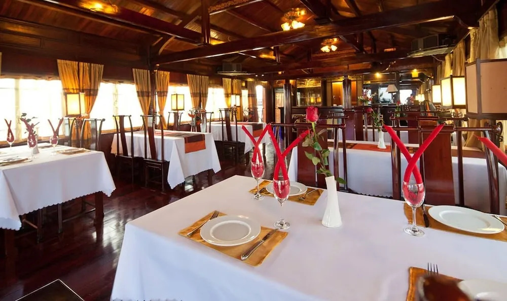 Halong Bay Deluxe Cruise Bungalow on Island