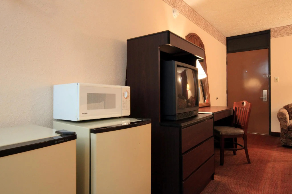 Americas Best Value Inn North Capital