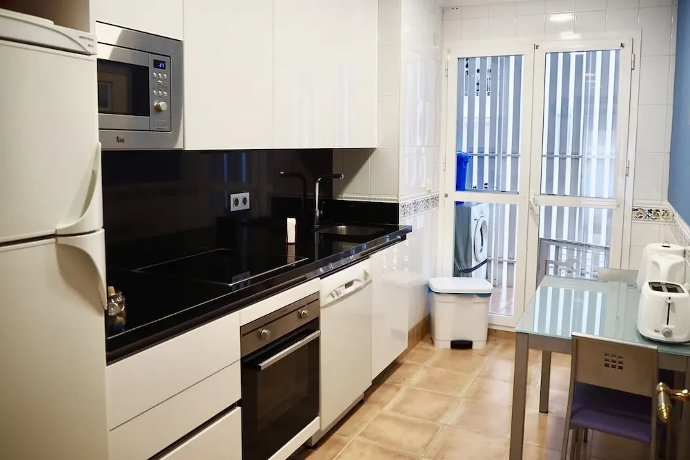 2º MTR - Marbella Temporary Rent 3 bedrooms Av del Mar