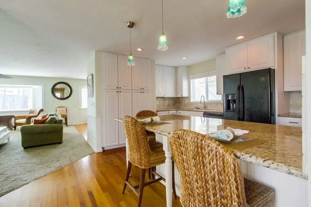 Big Pearl 2 Bedrooms 2 Bathrooms Condo